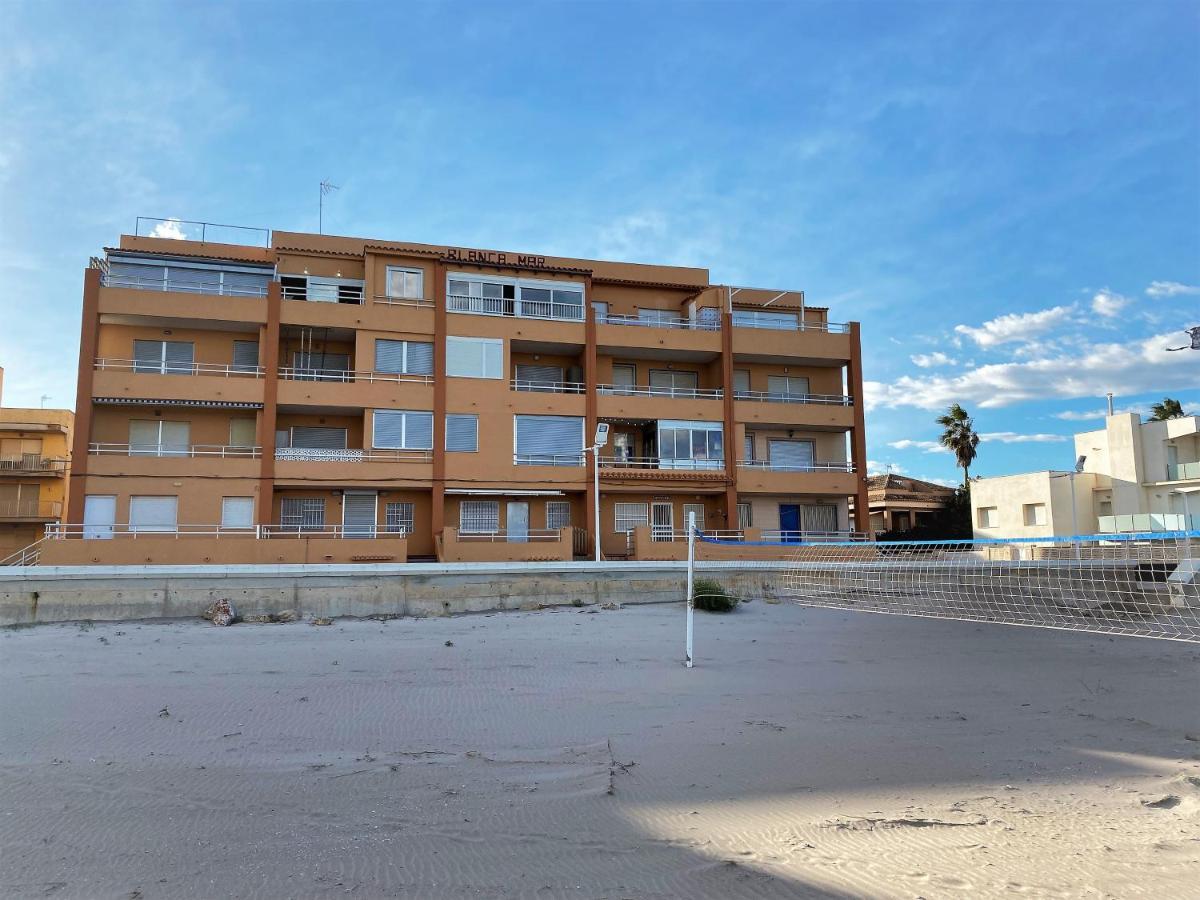 Beachfront Apartment With A Terrace Mareny Barraquetas Экстерьер фото